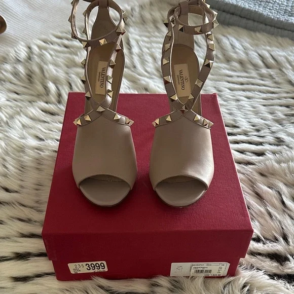 Valentino Taupe Rockstud Women's Heels - Picture 1 of 7